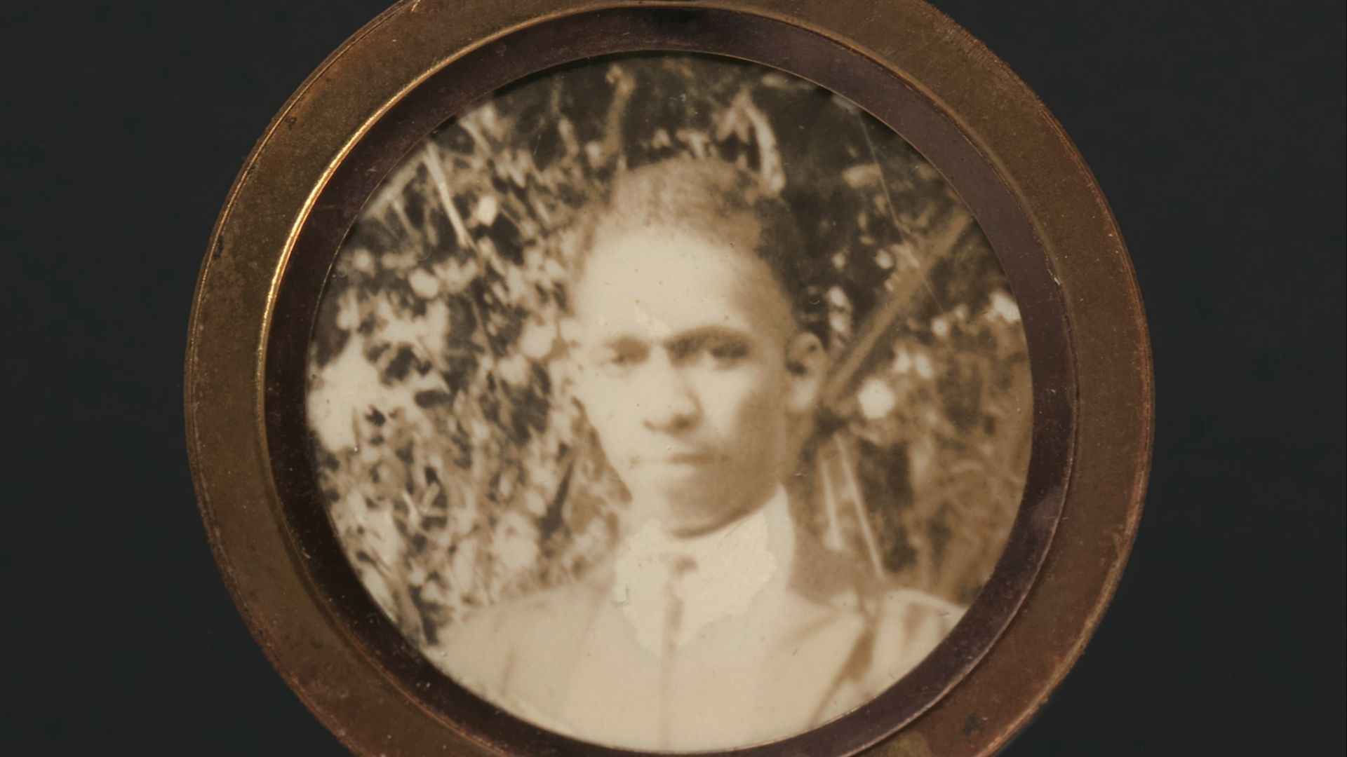 File:Smithsonian - NMAAHC - Locket with photographs of Harriette and Harry T. Moore - NMAAHC 2013.157.4.jpg