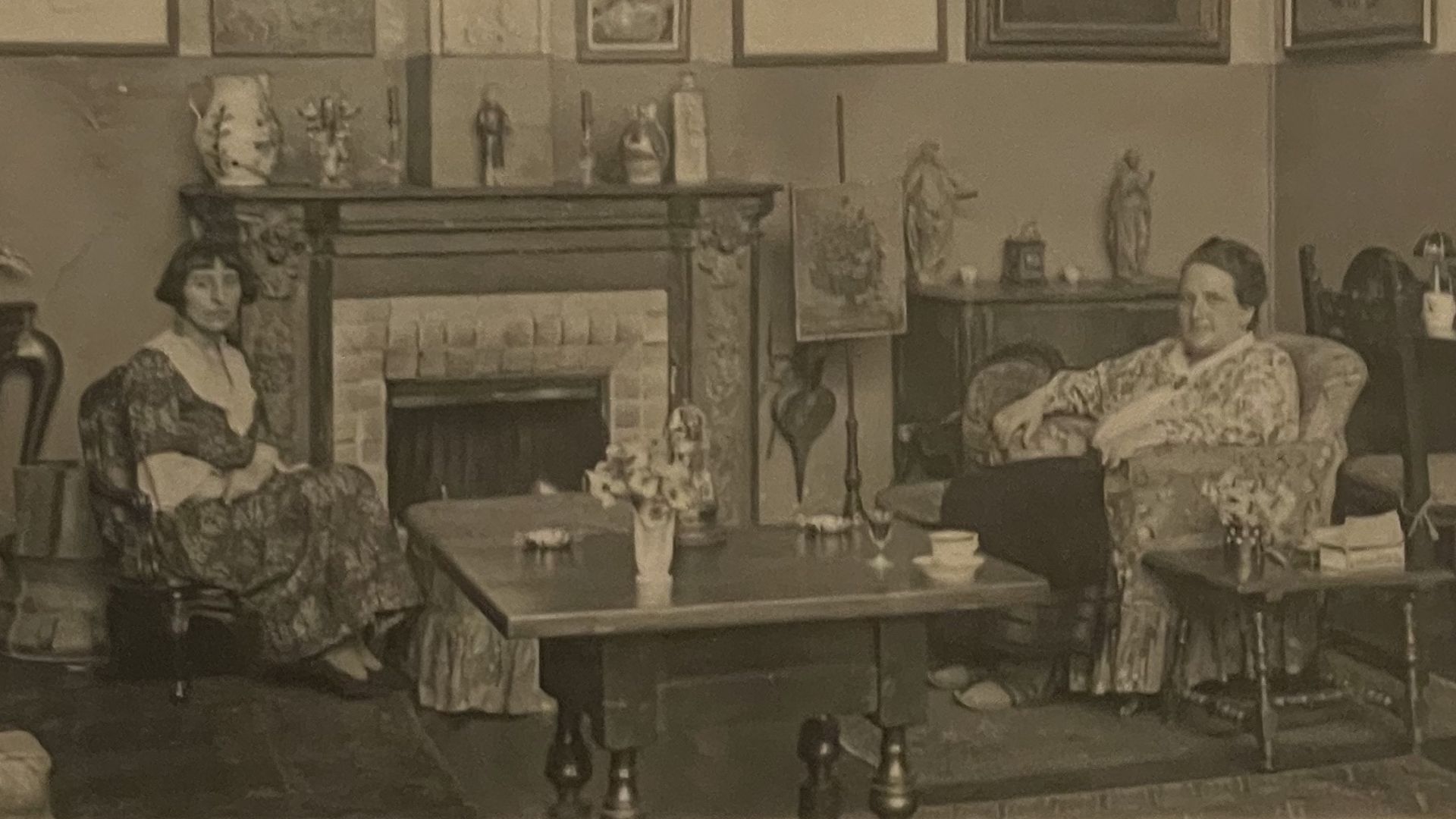 File:Alice B. Toklas and Gertrude Stein, 1922, Man Ray.jpg