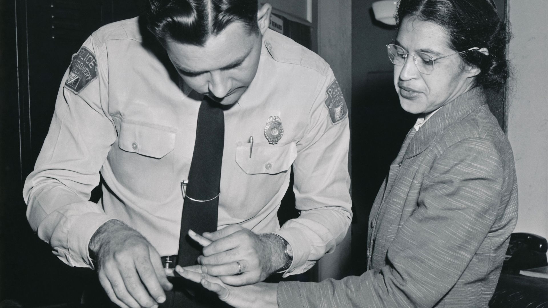 File:Rosa Parks being fingerprinted by Deputy Sheriff D.H. Lackey after being arrested on February 22, 1956, during the Montgomery bus boycott.jpg