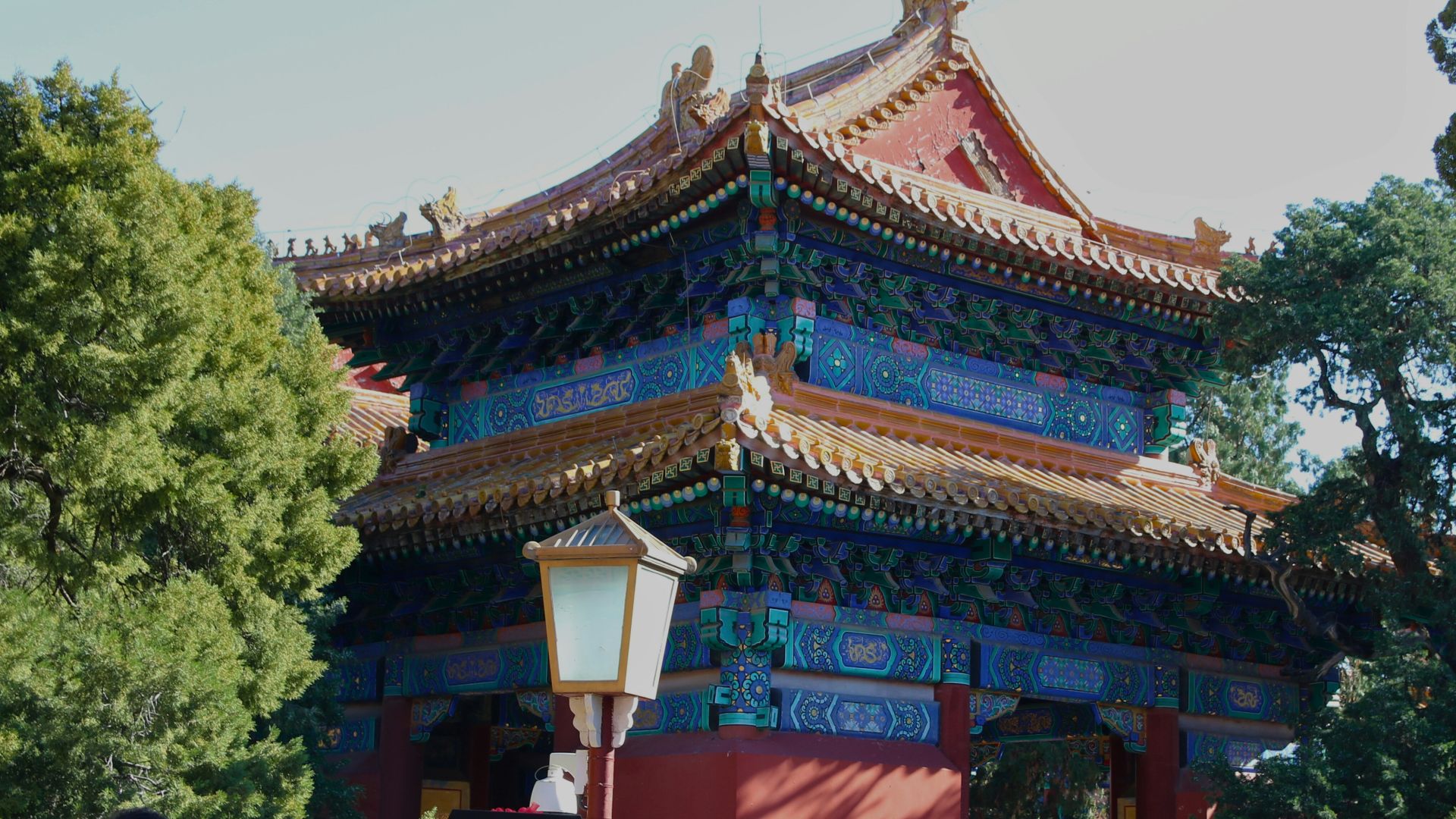 People in traditional chinese attire near a temple.