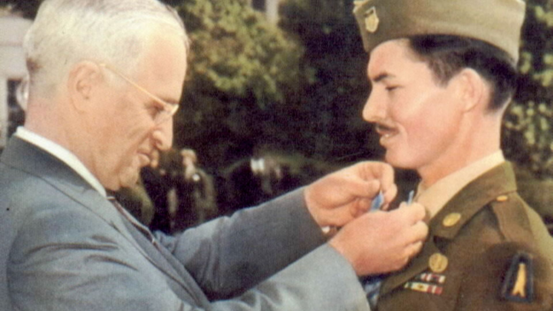 File:Desmond Doss CMH award.jpg