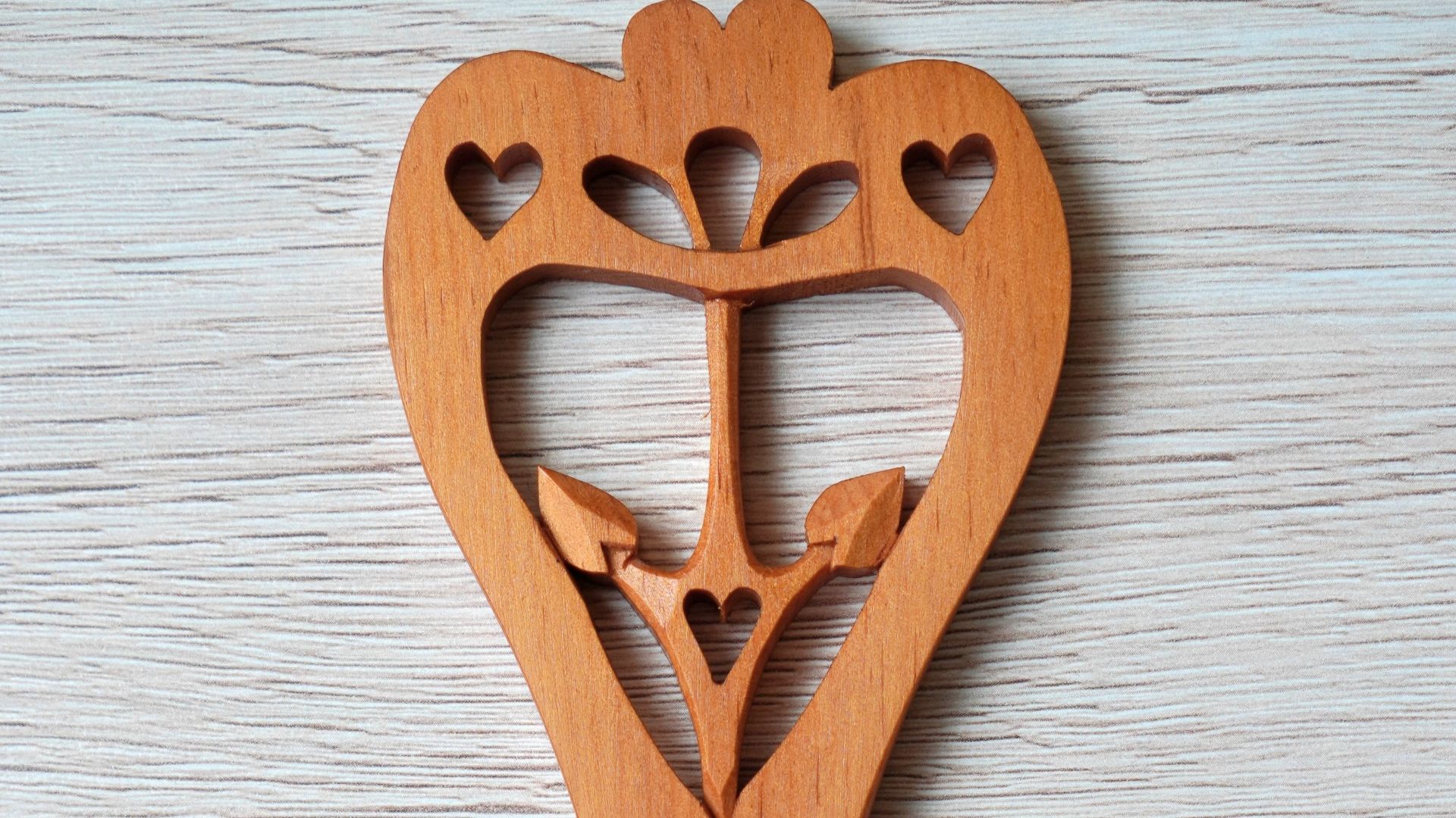 File:Welsh love spoon.jpg