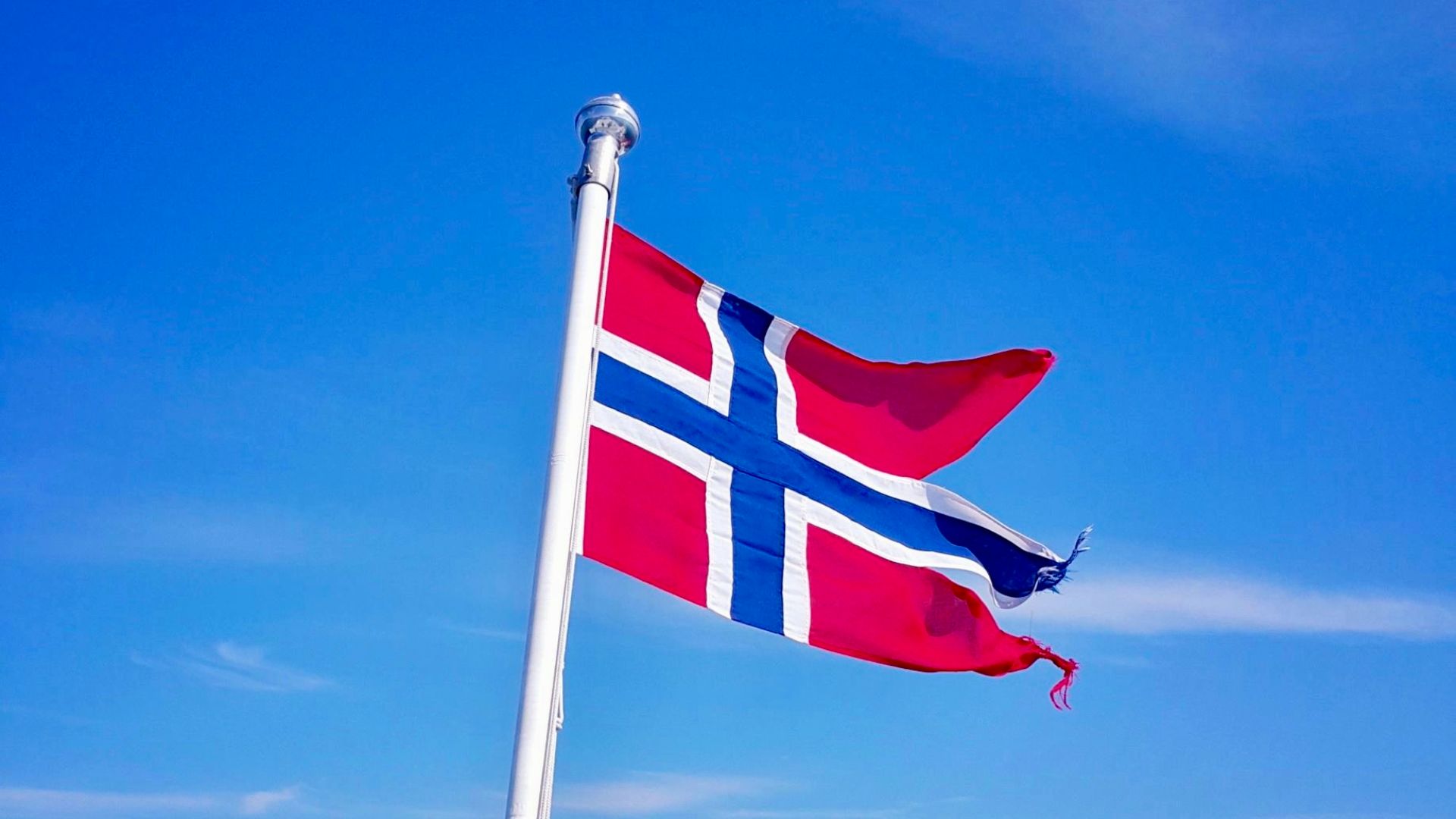 File:Norway Flag in the sea.jpg