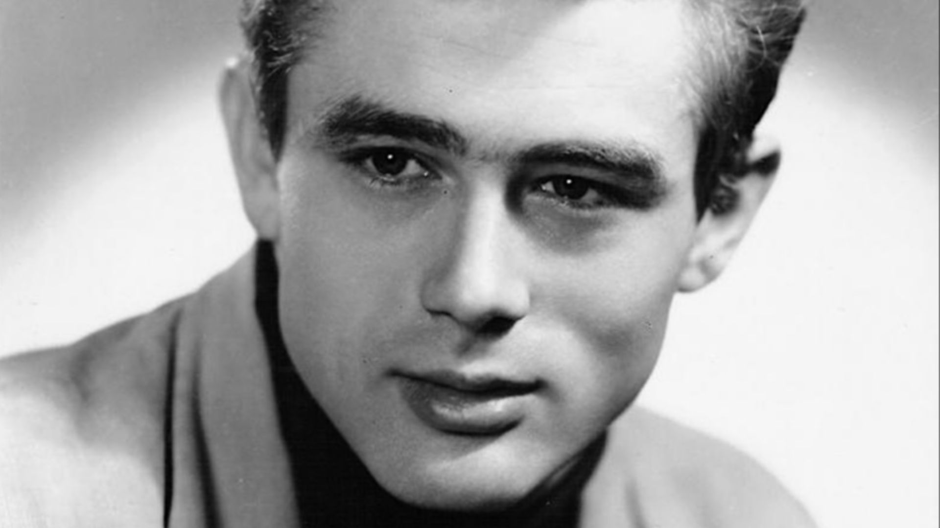 File:James Dean - publicity - early.JPG