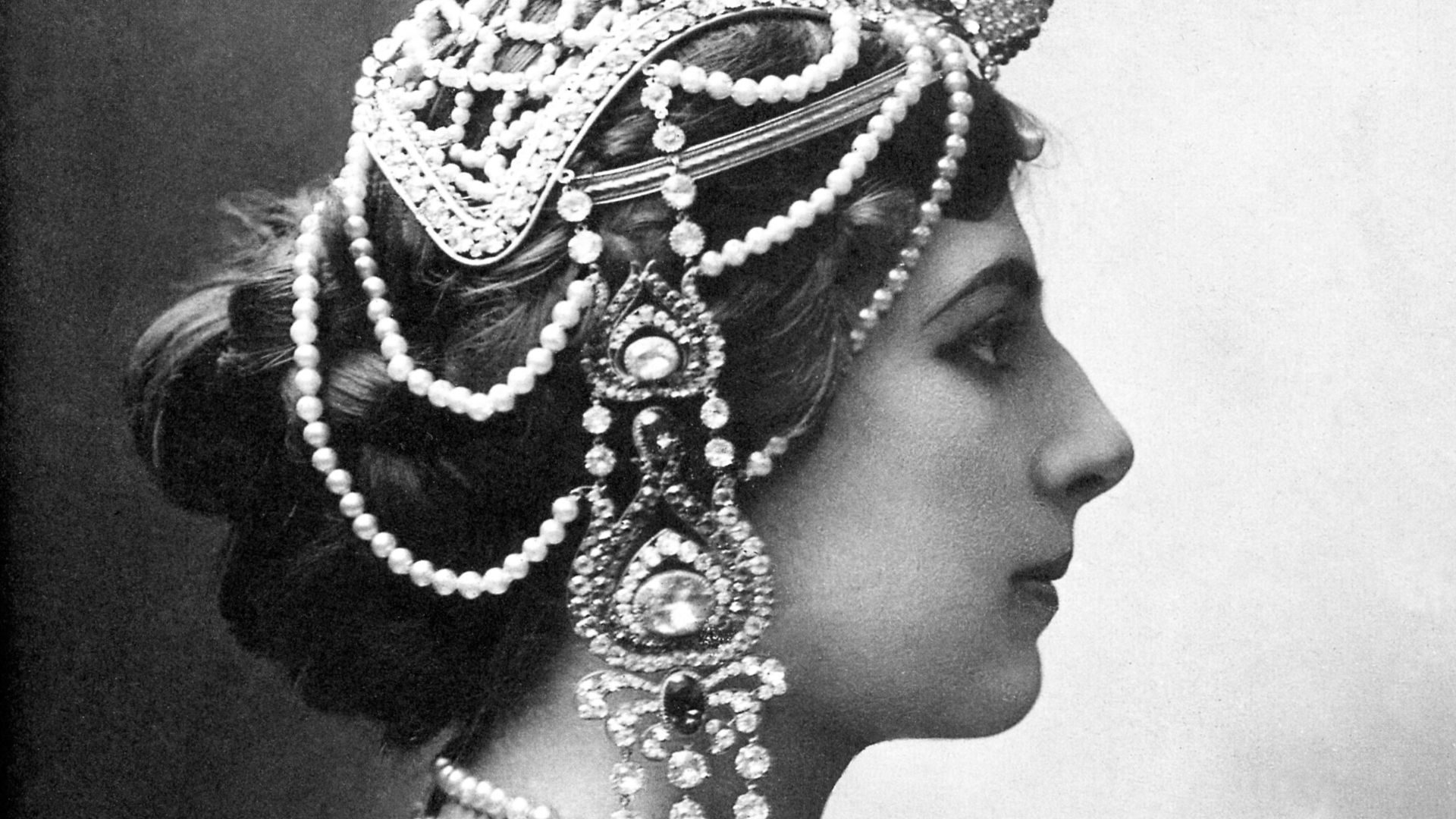 File:Mata-Hari 1910.jpg
