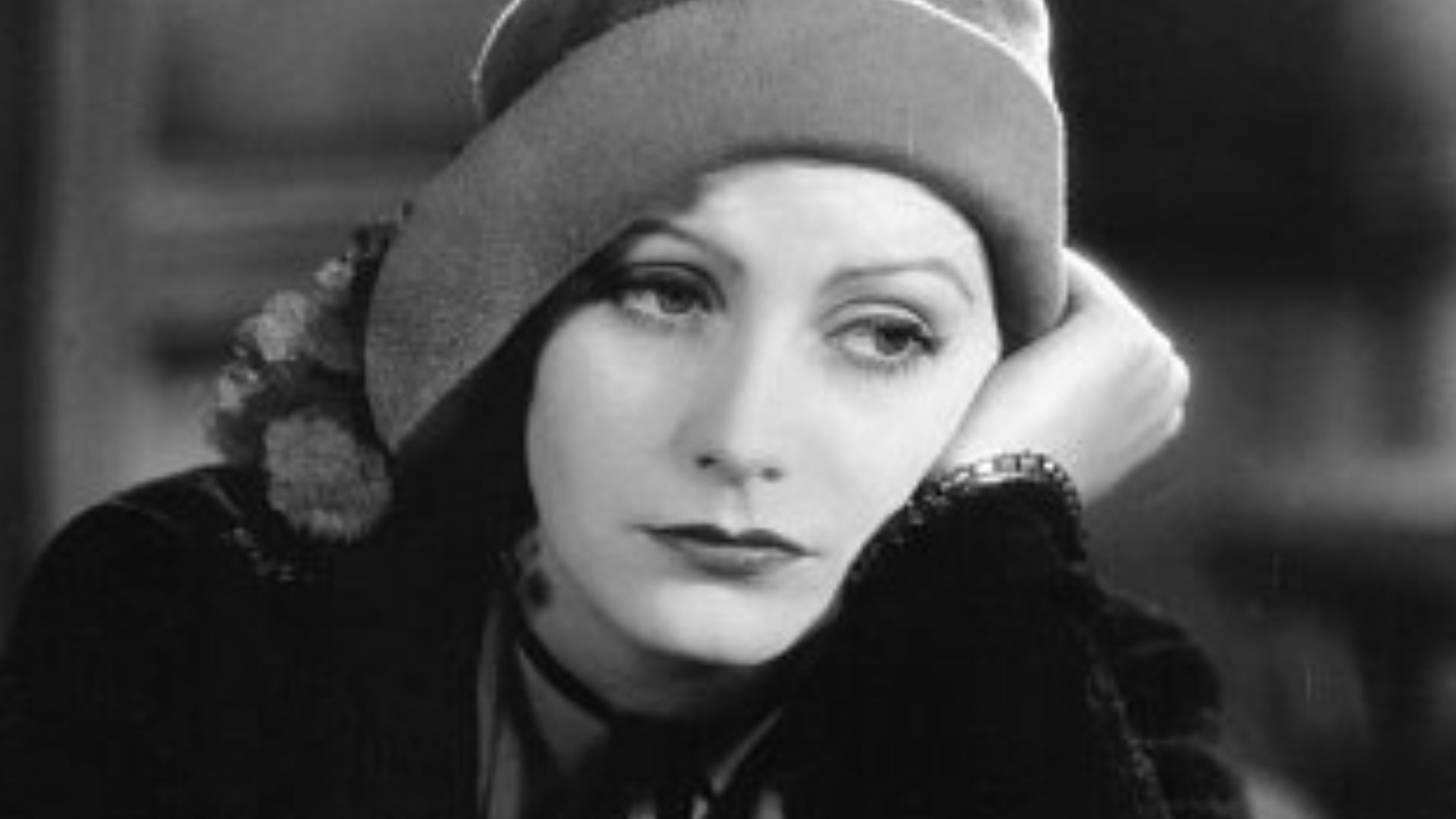 File:Greta Garbo in a publicity image for