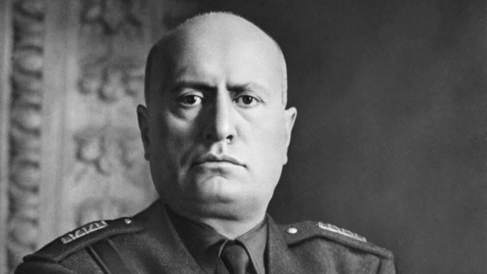 File:Mussolini mezzobusto.jpg