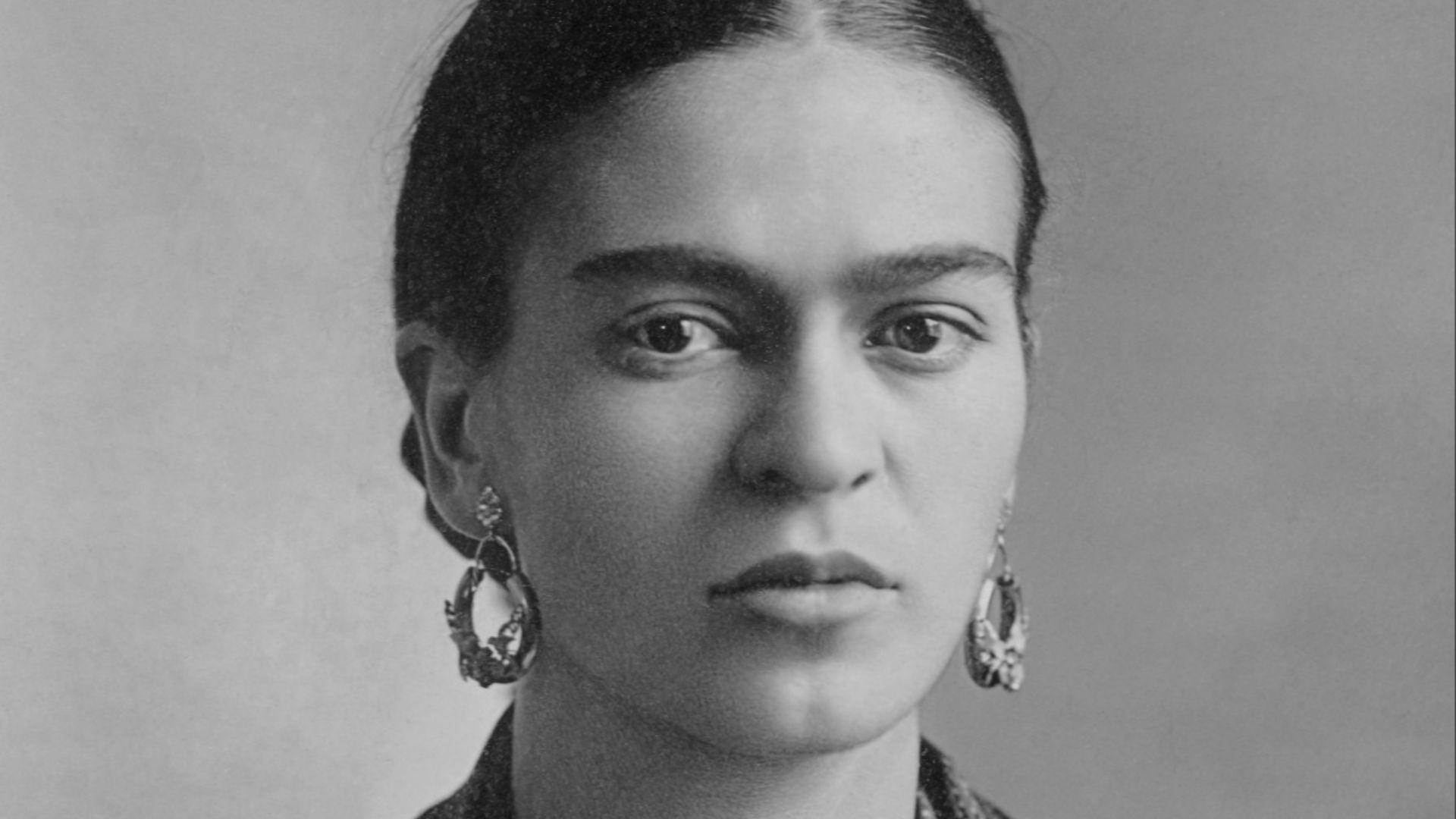 File:Frida Kahlo, by Guillermo Kahlo (cropped).jpg