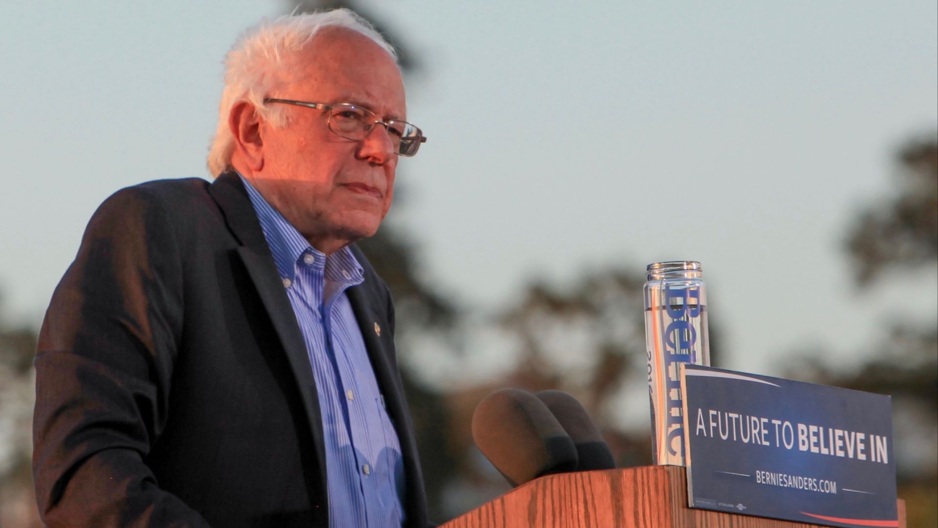 File:Bernie Sanders in Vallejo, California.jpg
