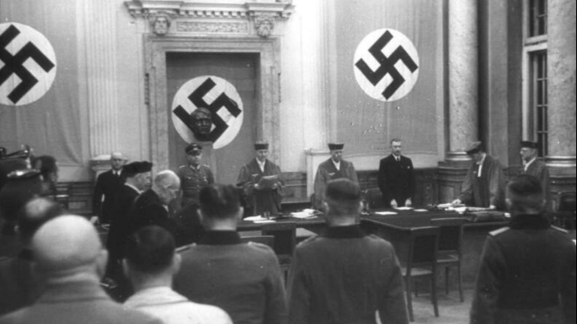 File:Bundesarchiv Bild 151-39-21, Volksgerichtshof, Reinecke, Freisler, Lautz.jpg