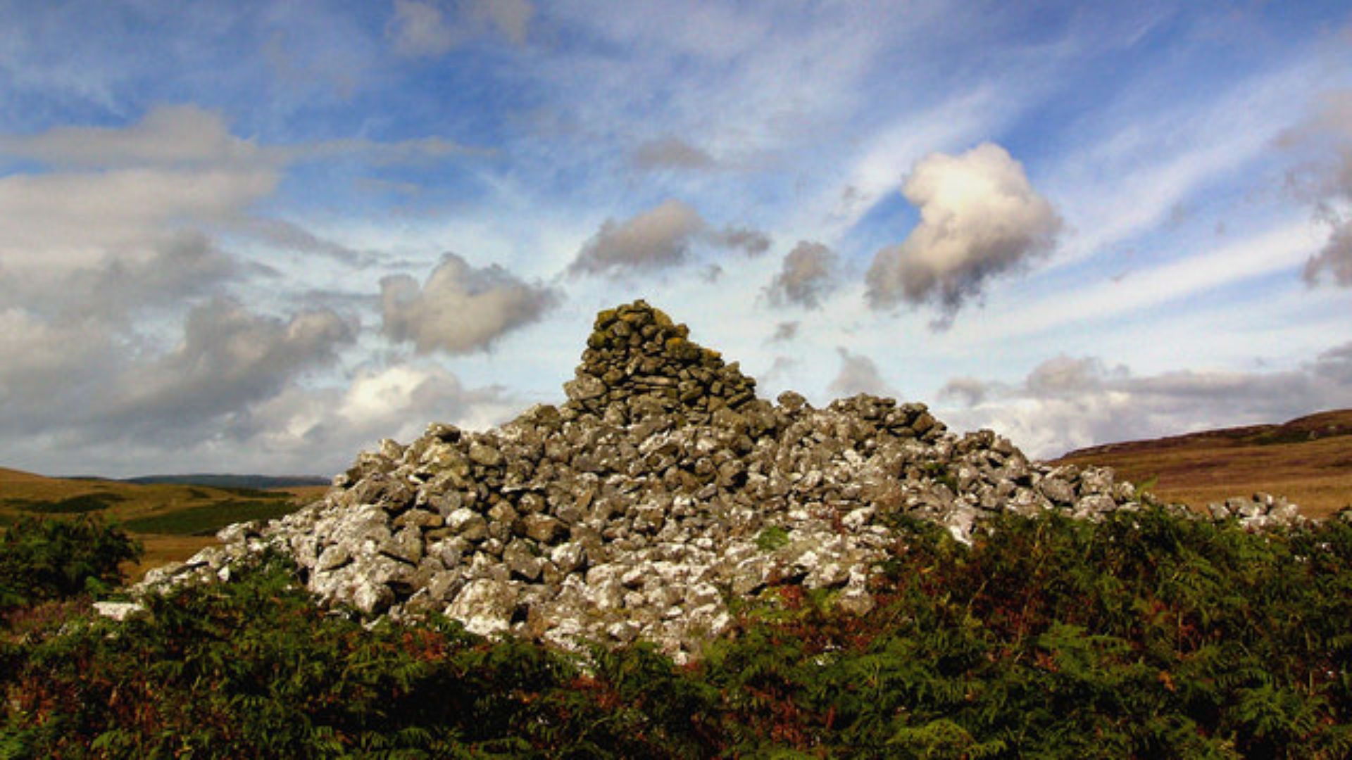 File:Cairn Na Gath - geograph.org.uk - 543904.jpg