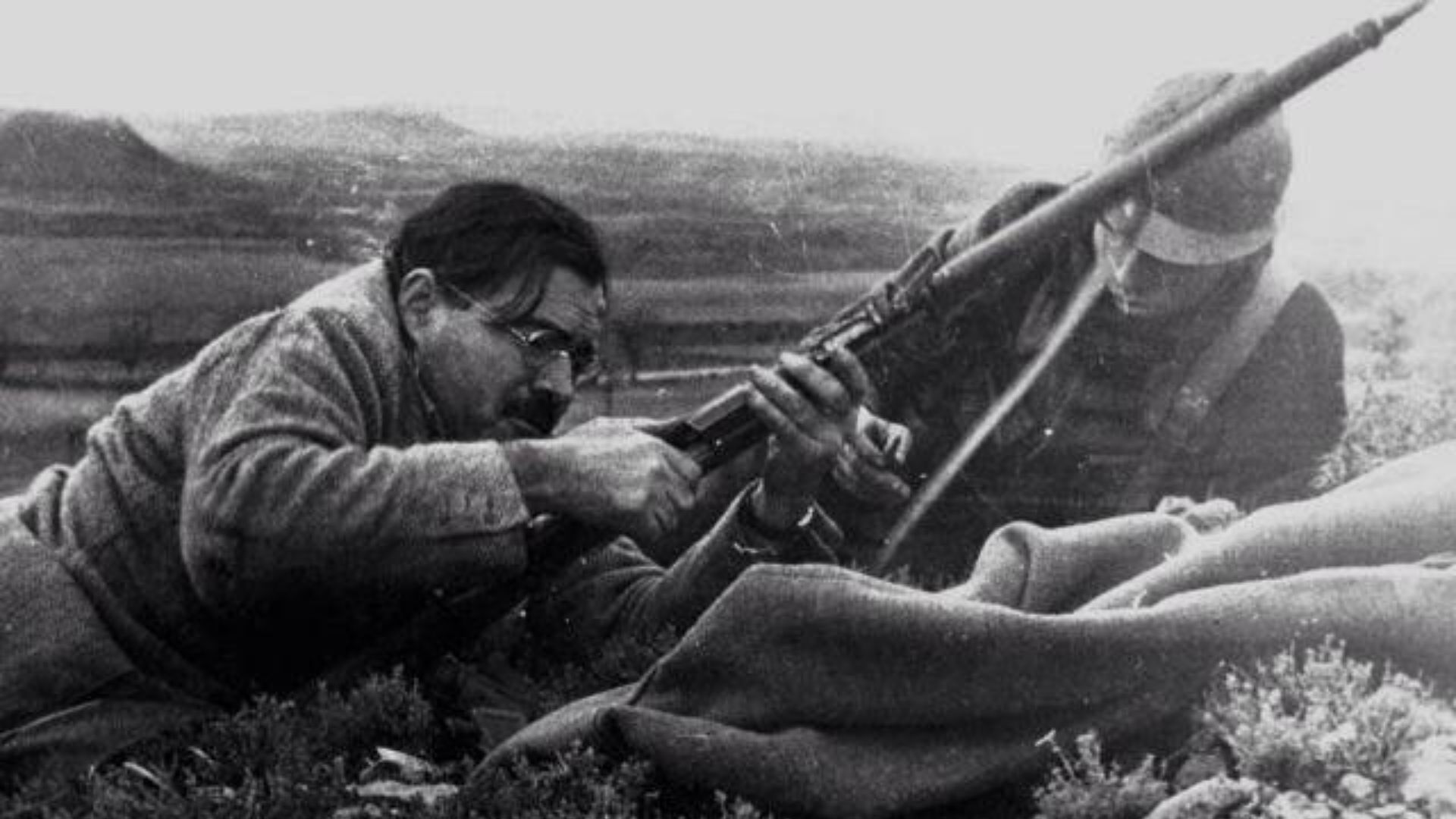 File:Ernest Hemingway on the lines with a Mosin-Nagant during the Spanish Civil War.jpg