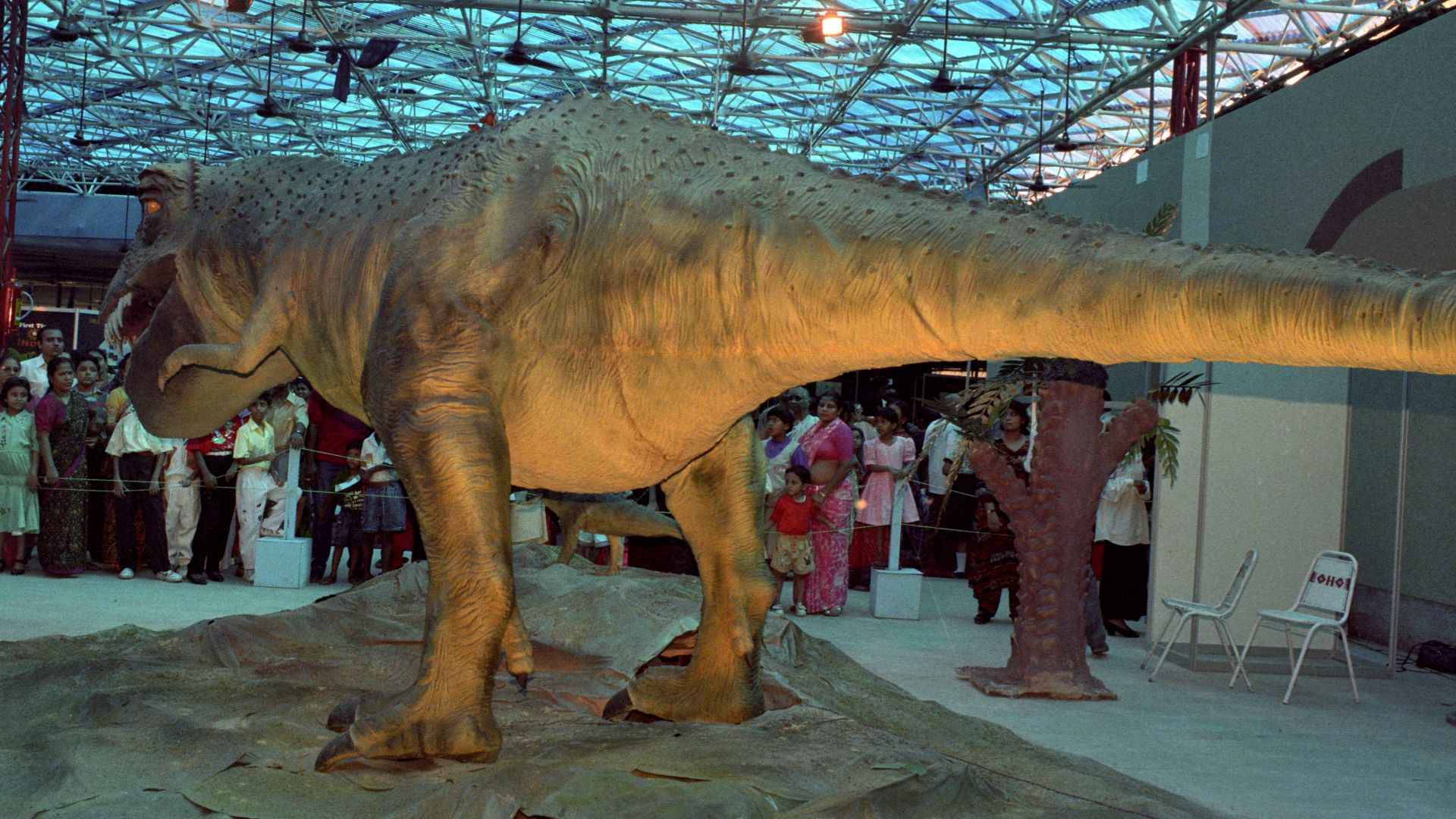 File:Tyrannosaurus - Dinosaurs Alive Exhibition - Science City - Calcutta 1995-June-July 263.JPG