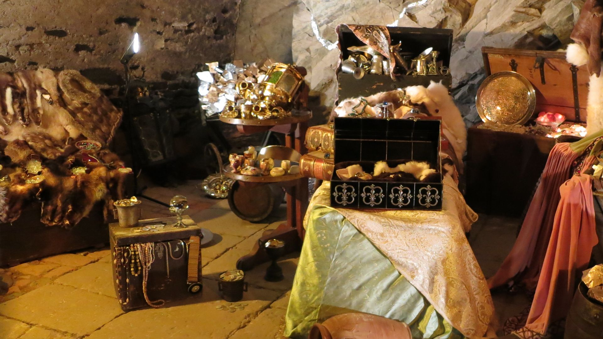 File:Treasure in Křivoklát castle, Rakovník District.jpg