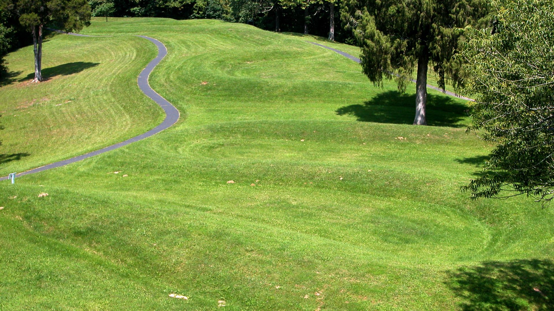 File:Serpent mound 8438.jpg