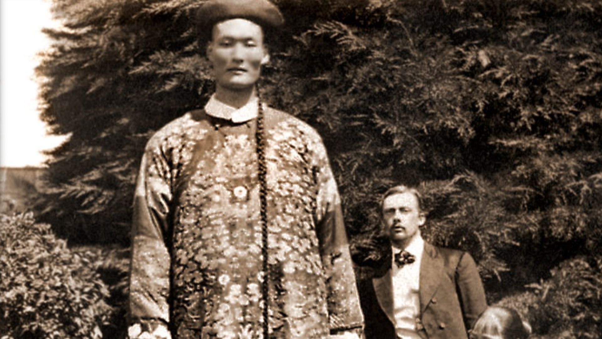 File:Chang The Chinese Giant (c1870) Attribution Unk (RESTORED) (4074710169).jpg