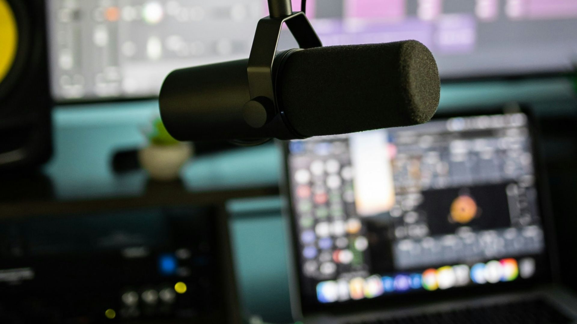 black and gray microphone with stand