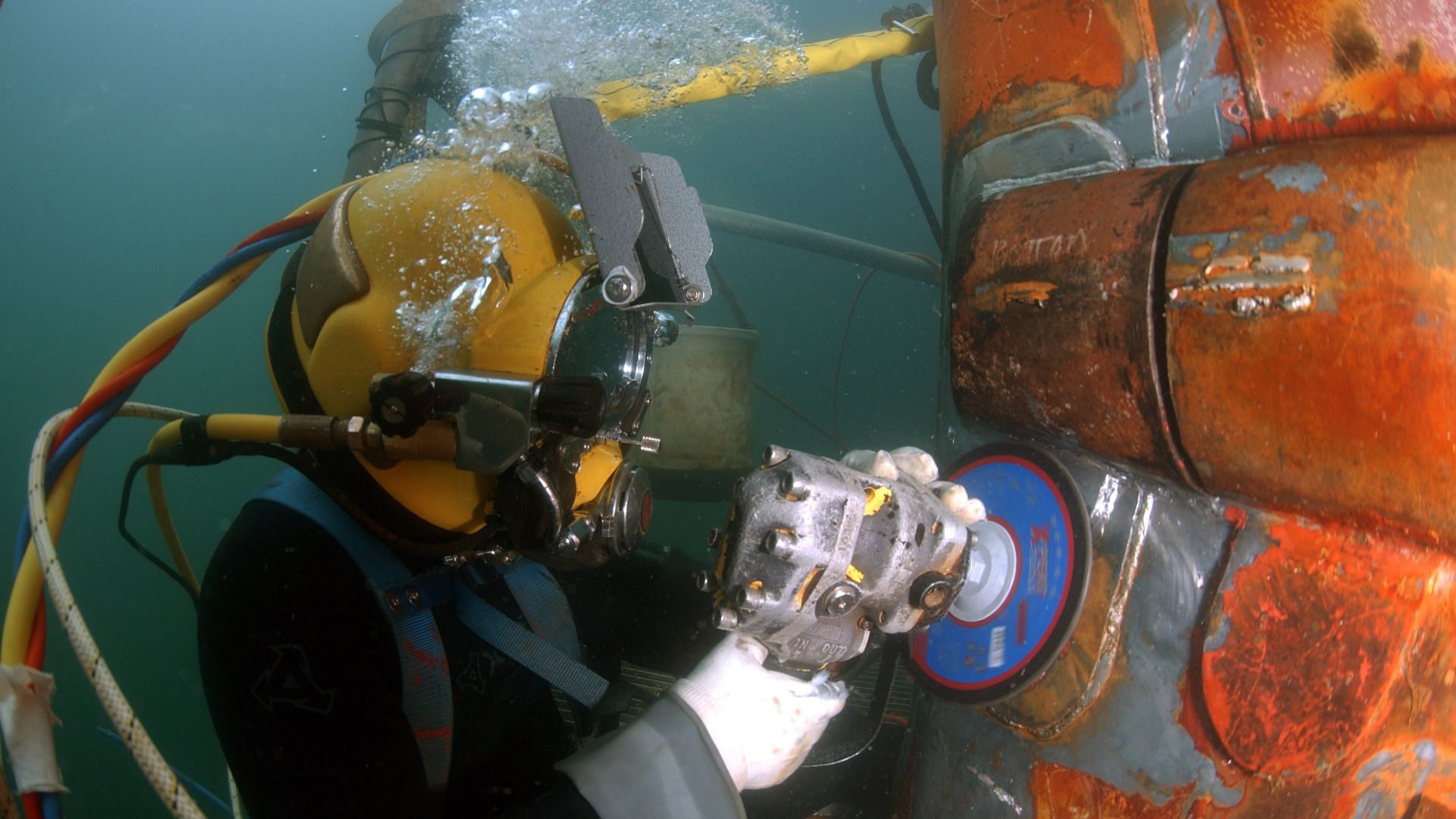 File:Working Diver 02.jpg