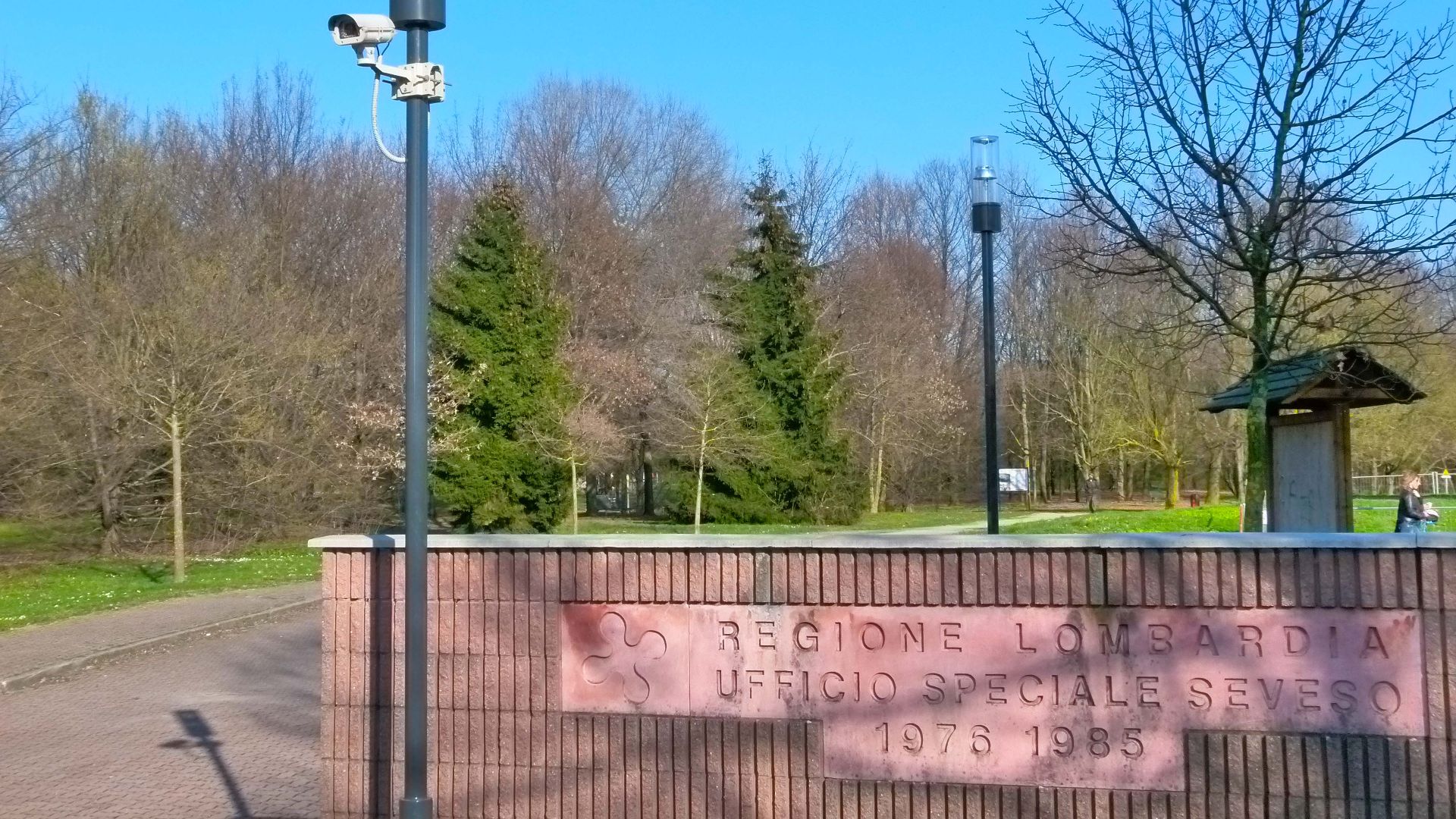 File:Bosco delle Querce - Ingresso.jpg