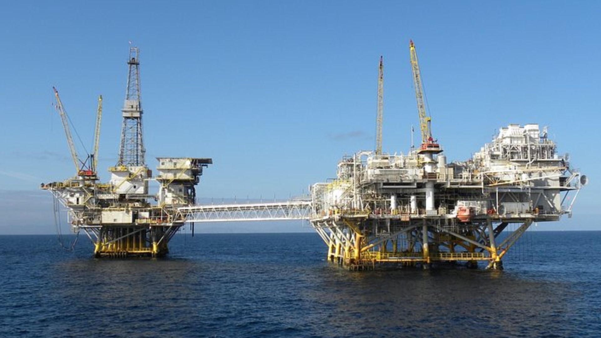 Gulf Oil Gas Images | Free Photos, PNG Stickers, Wallpapers ...