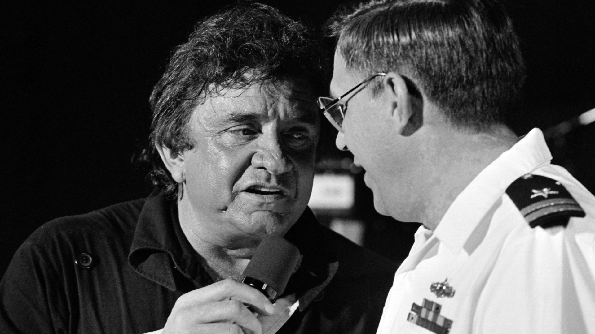File:Johnny Cash sings a duet with a Navy lieutenant.jpg