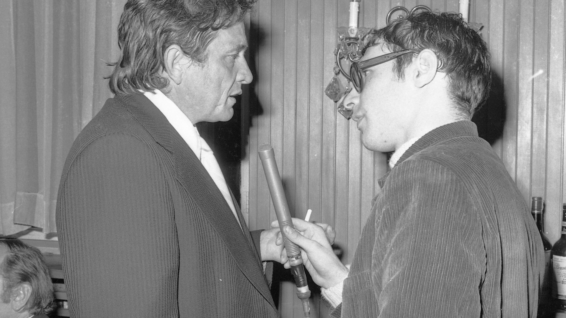 File:Radio host Yitzhak Shimoni interviewing Mr. Johnny Cash (FL61604197).jpg