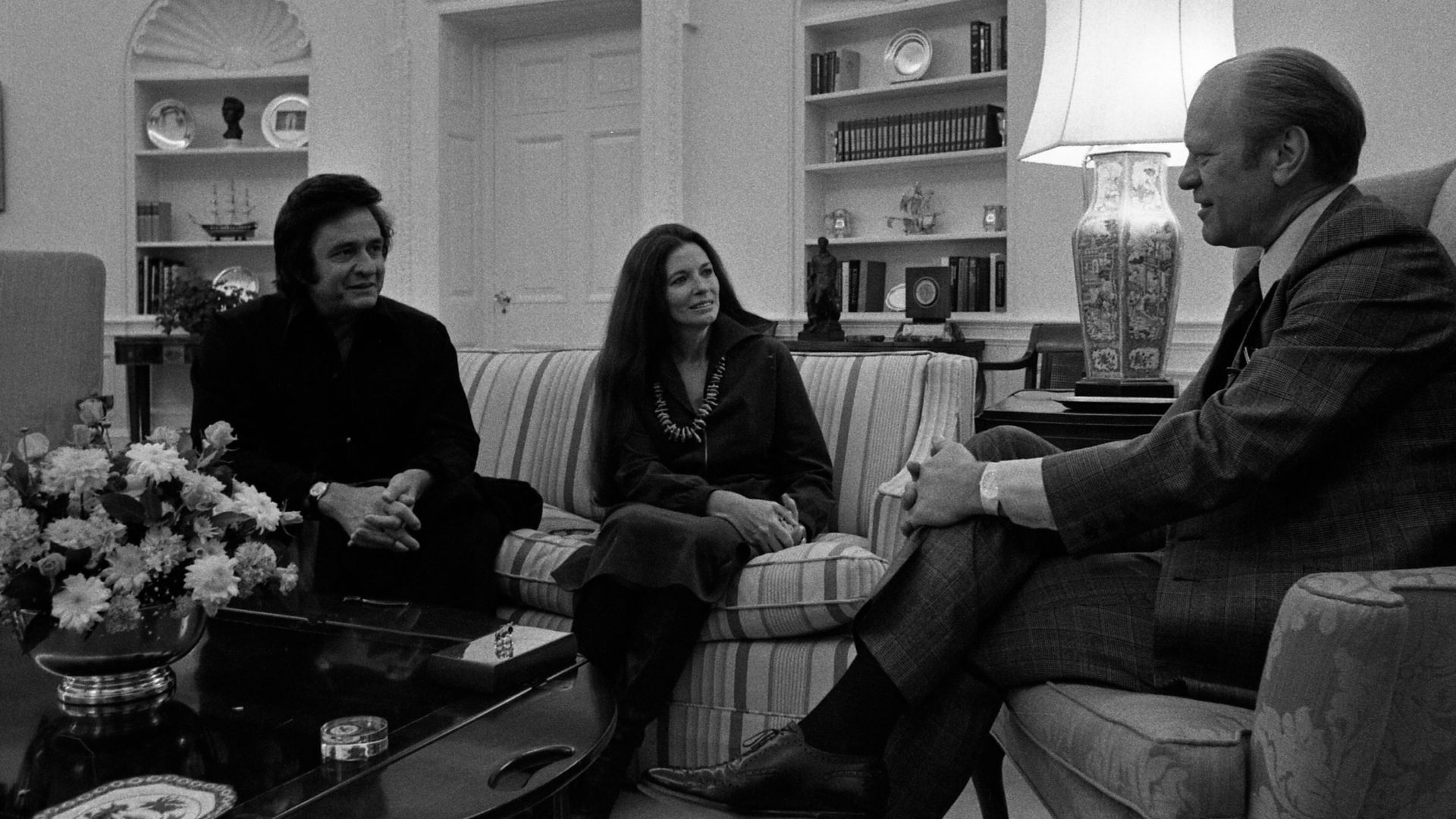 File:Country and Western Singers Johnny Cash and June Carter Cash Visit President Gerald R. Ford at the White House - NARA - 6829577.jpg
