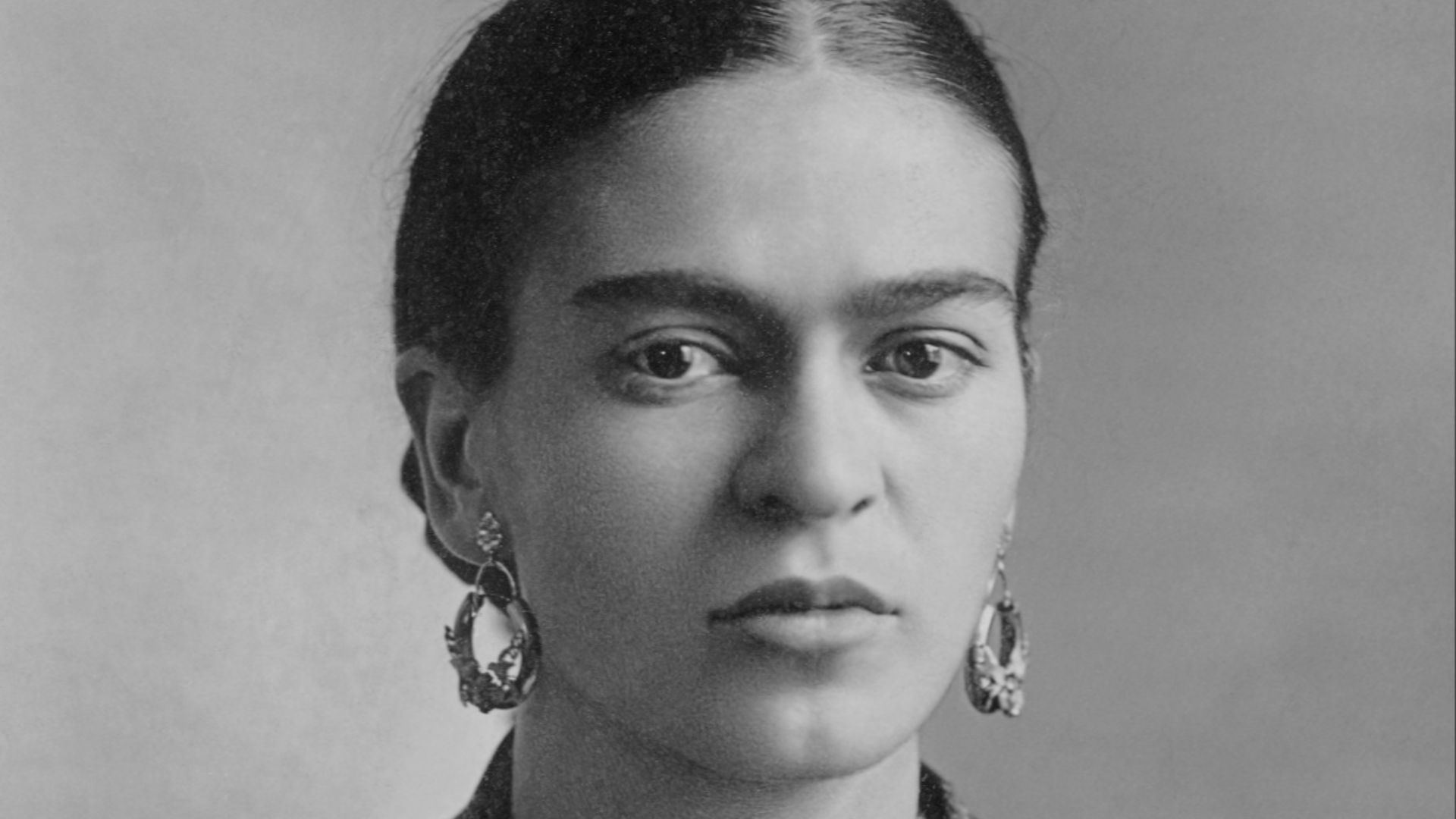 File:Frida Kahlo, by Guillermo Kahlo (cropped).jpg