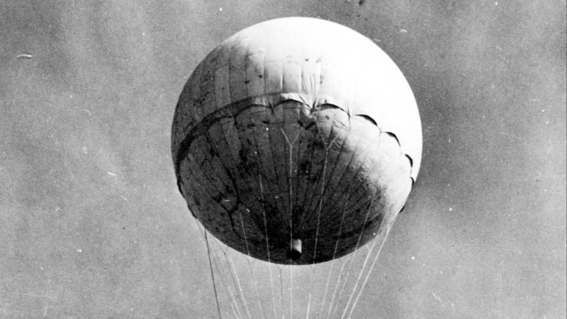 File:Japanese fire balloon Moffett.jpg