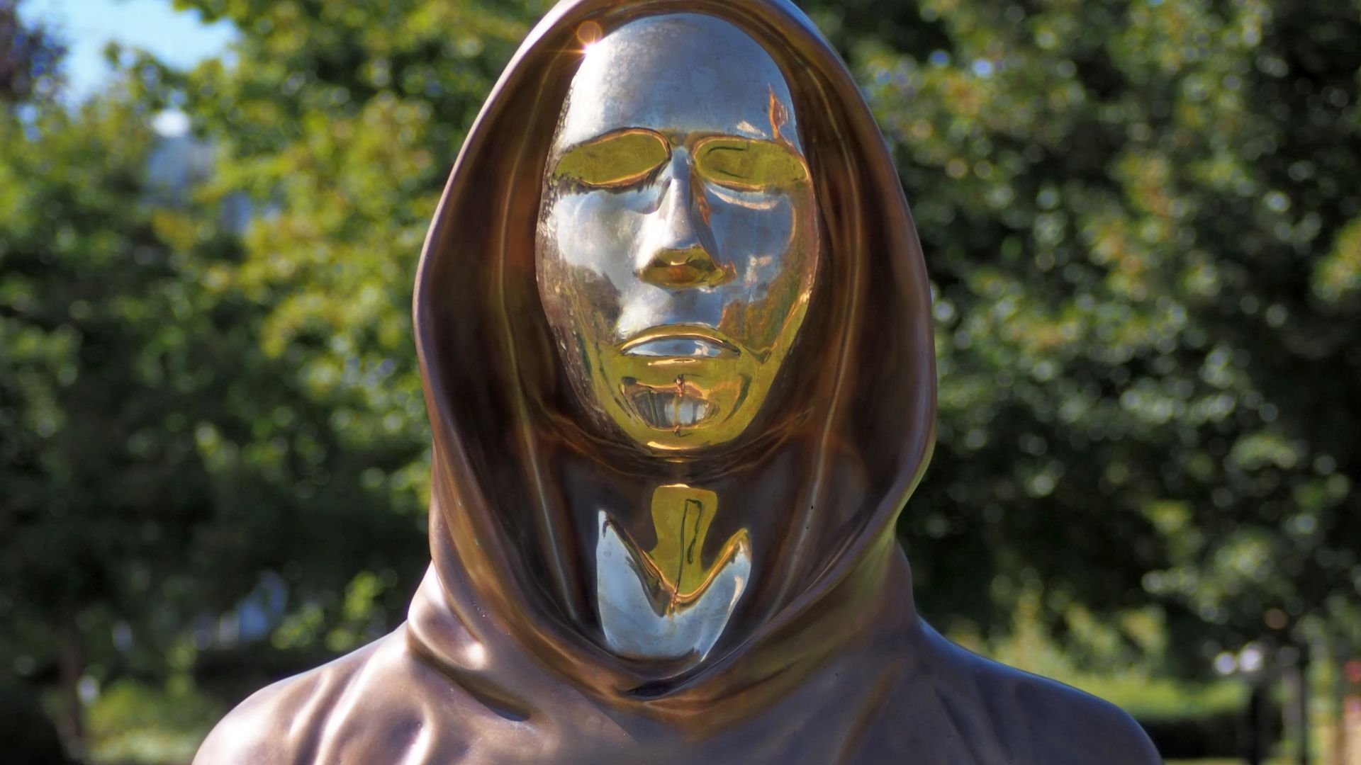 File:Bust of Satoshi Nakamoto in Budapest.jpg