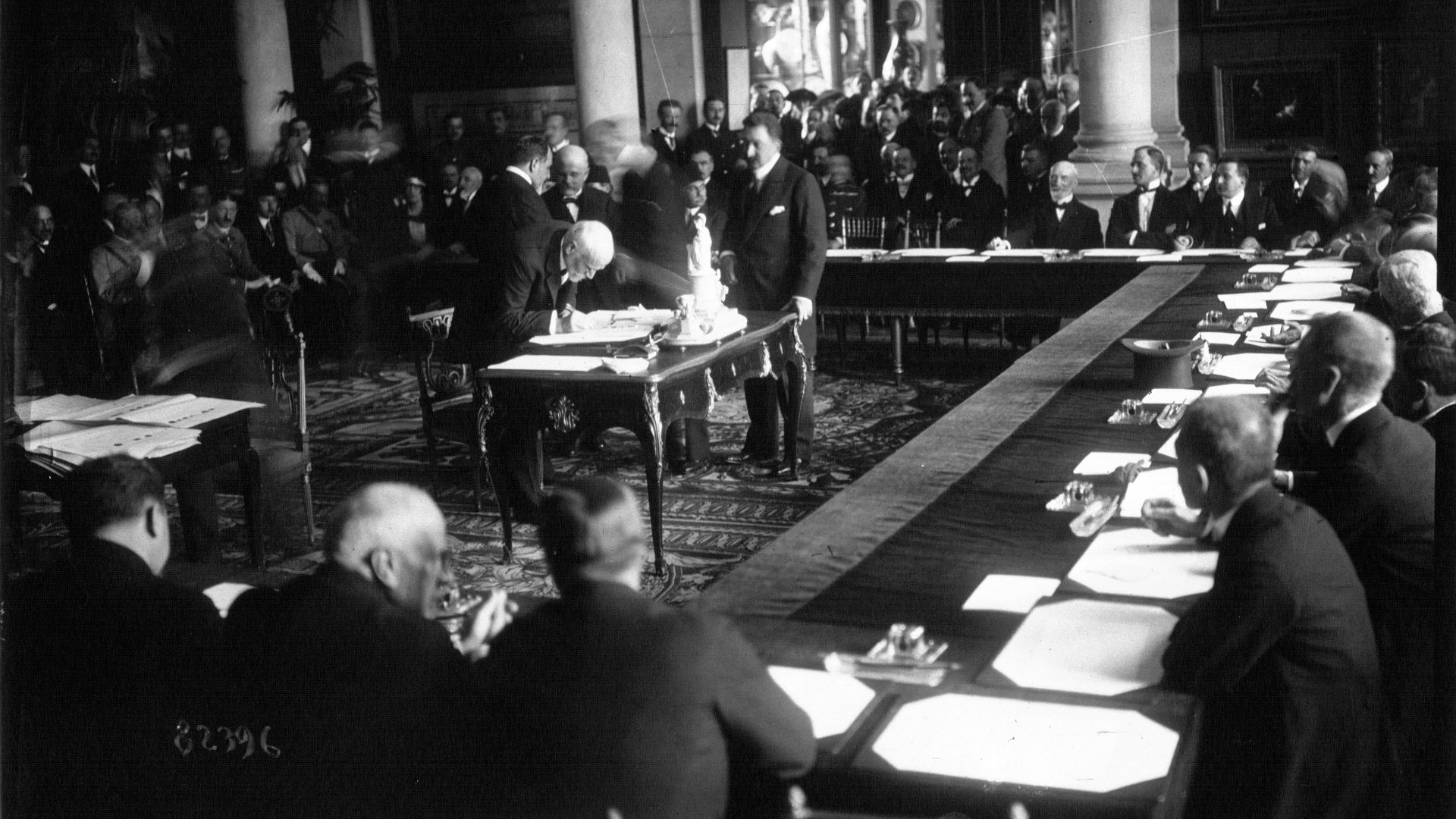 File:Venizelos signing the Treaty of Sevres.jpeg