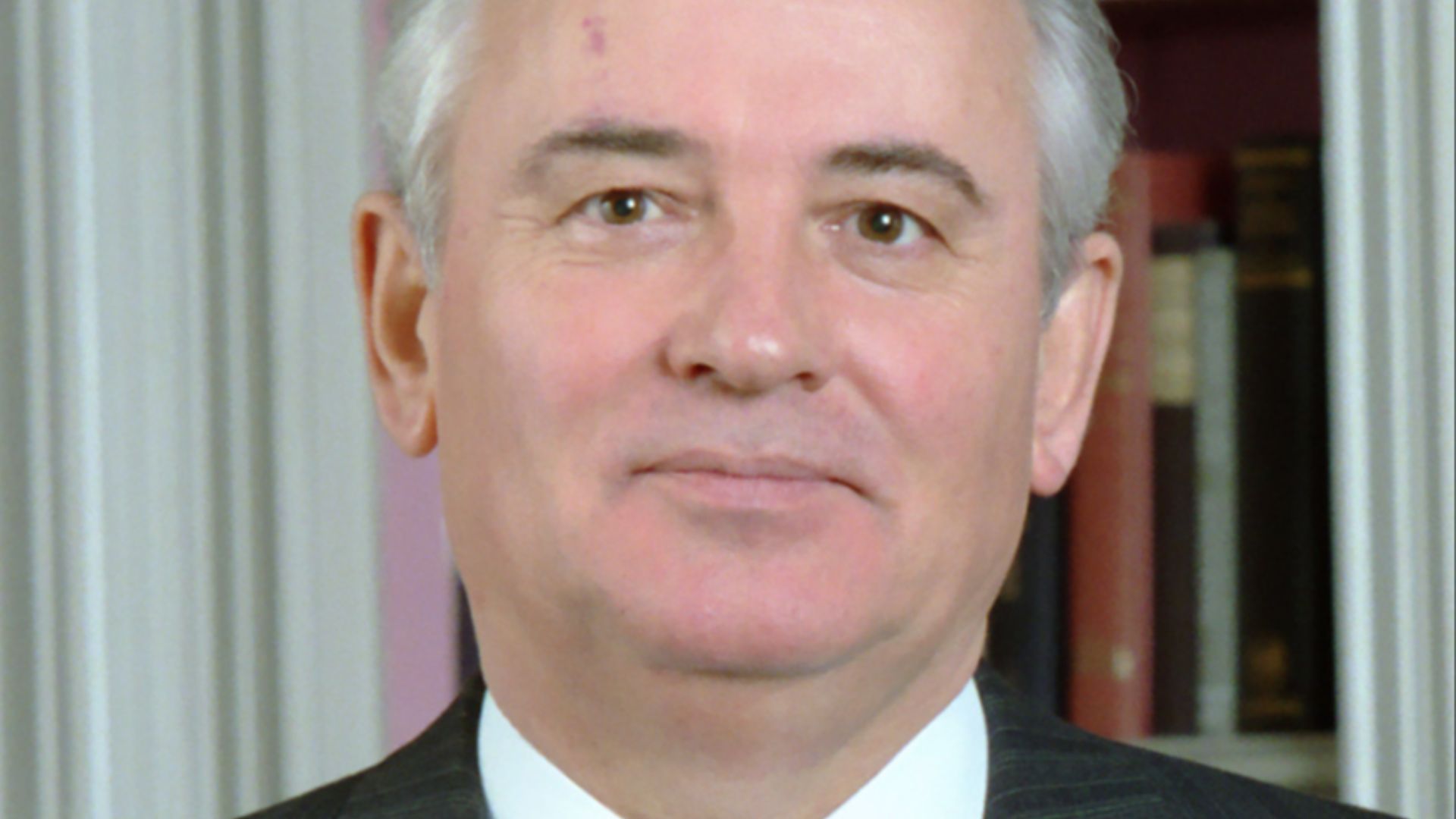 File:Mikhail Gorbachev in 1987 (cropped).jpg
