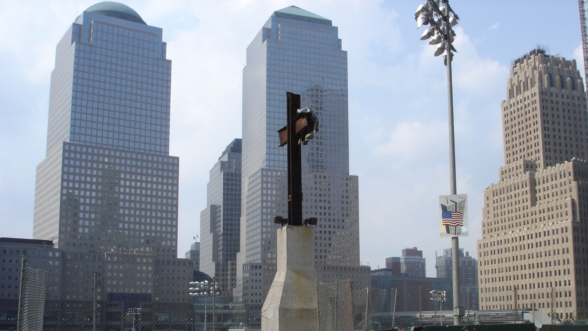 File:Ground Zero Cross ´05.jpg