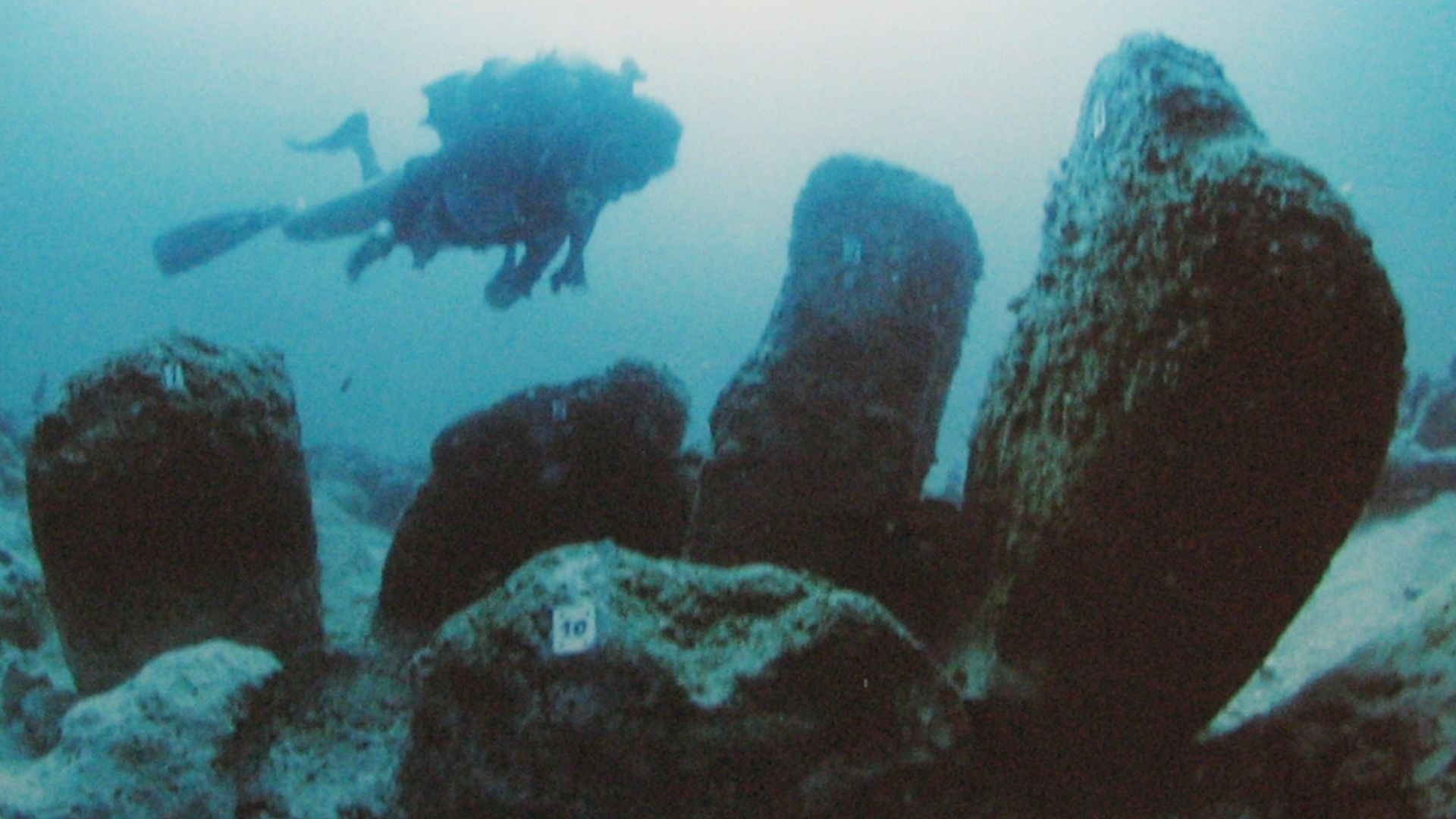 File:Atlit-Yam, Ritual structure made of stones.JPG
