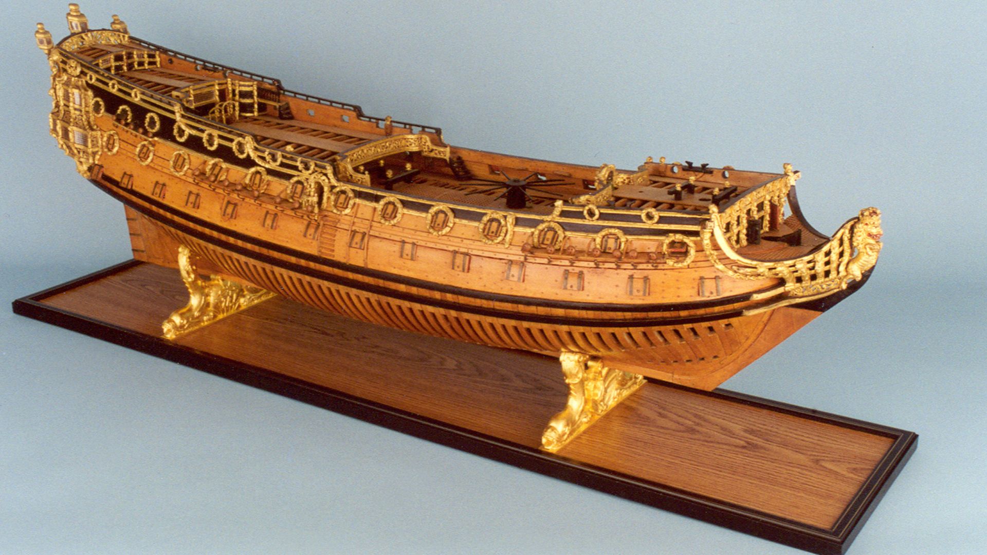 File:HMS Sussex (80) model starboard broadside hr.jpg