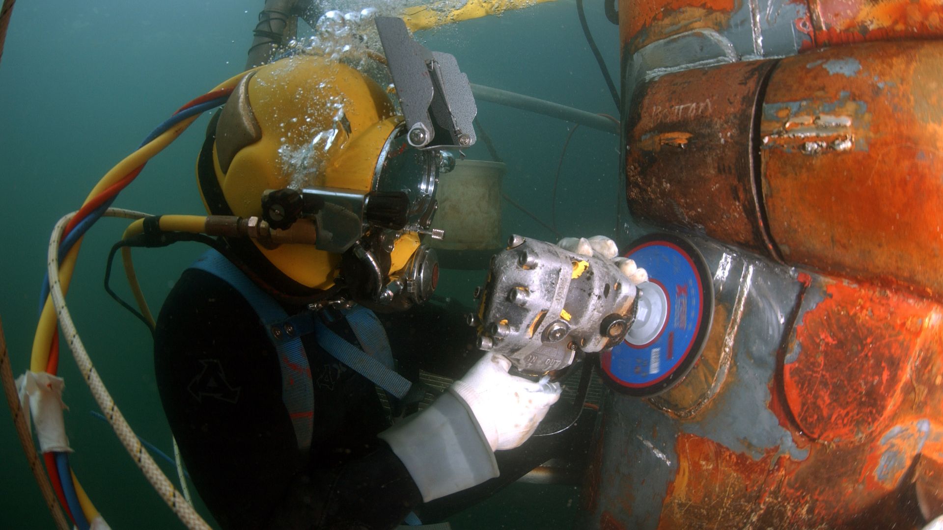 File:Working Diver 02.jpg