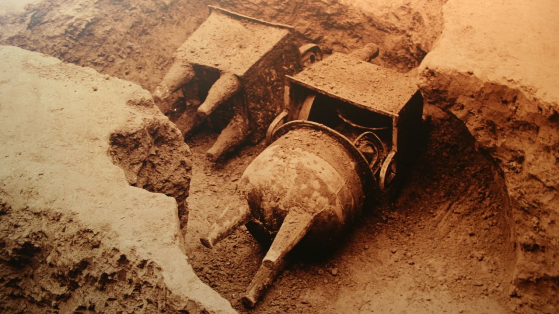 File:Zhengzhou arch site.JPG