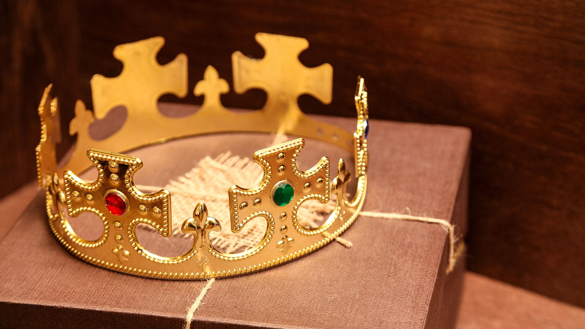 crown-on-old-box-thumb-rss.png