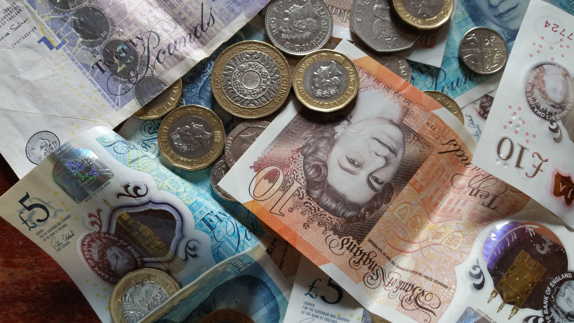 queen-elezabteh-on-money-thumb-rss.png