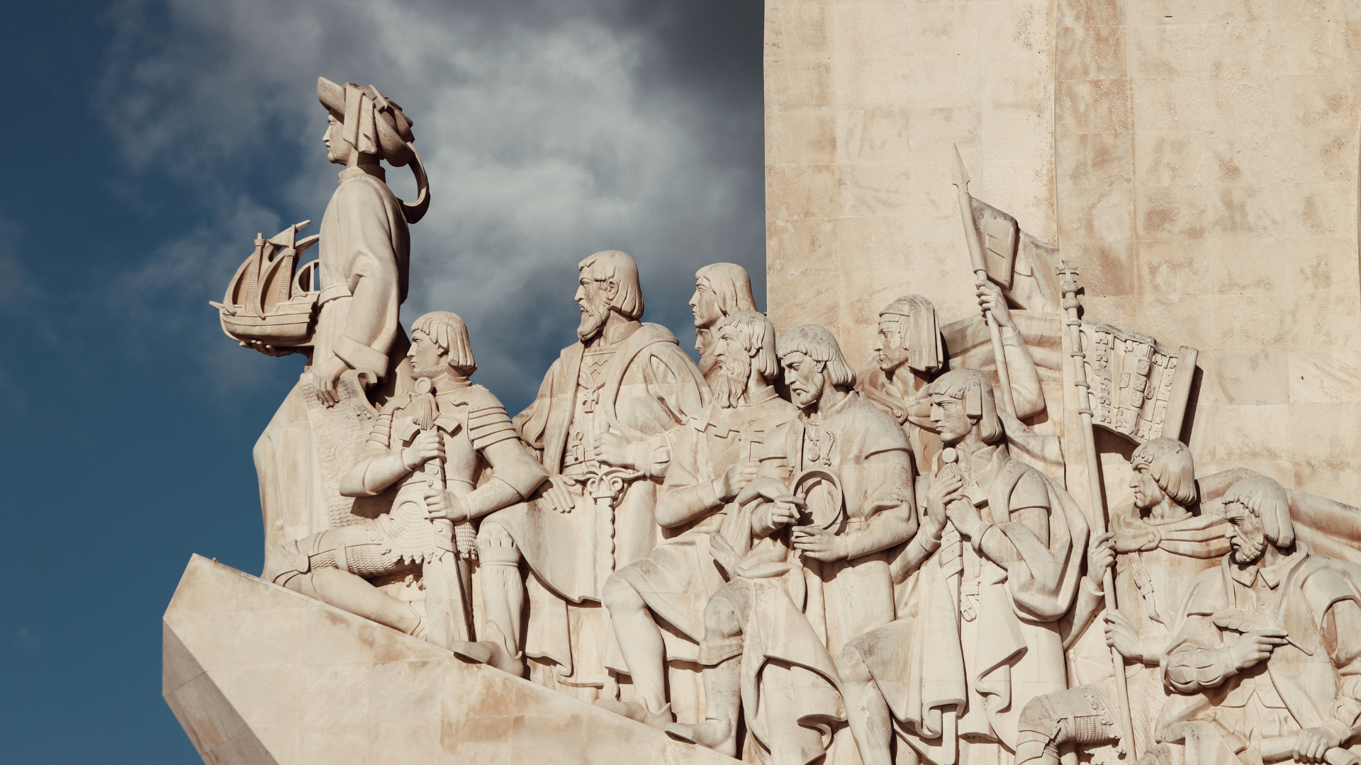 statue-historical-figure-thumb-rss.png