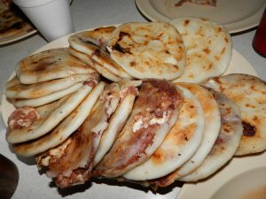 Pupusas_El_Salvador_Centro_America-300x225.jpg