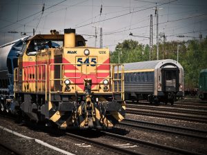 locomotive-1399080_1920-300x225.jpg