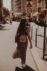 back-view-brunette-paris-2883042-200x300.jpg