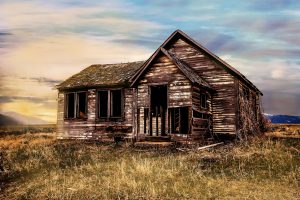 old-farmhouse-2535919-1-300x200.jpg