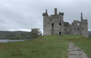 1024px-KilchurnCastle-pjt2-300x193.jpg