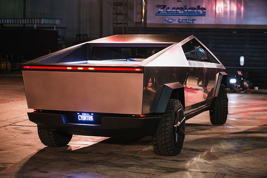 1024px-20191121-tesla-cybertruck-rear-cybrtrk.jpg