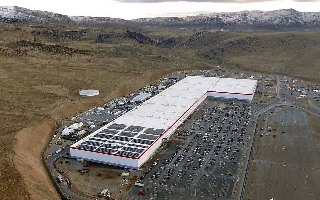 1024px-Tesla_Gigafactory_1_-_December_2019.jpg