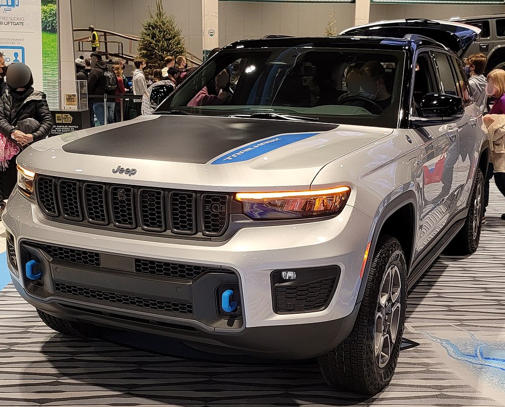 2022_Jeep_Grand_Cherokee_4xe_Trailhawk.jpg