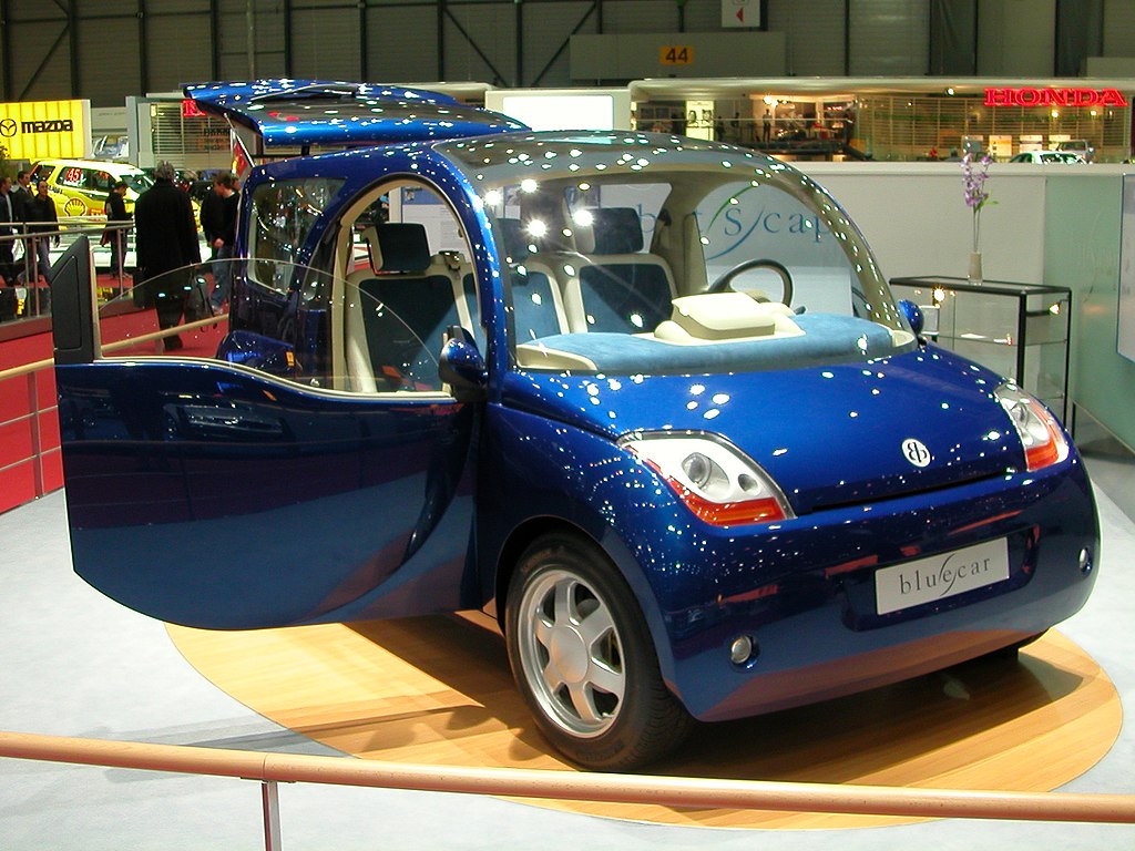 Bollor%C3%A9_Blue_Car.jpg