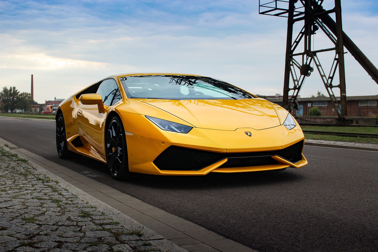lamborghini-4815249_1280.jpg